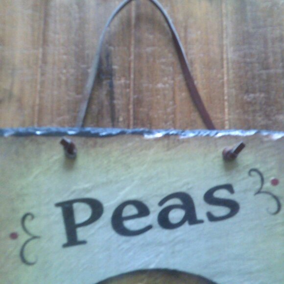 Hand Painted GARDEN SLATE SIGN Plaque PEAS Leather Hanging Strap Wall Decor - Picture 3 of 5